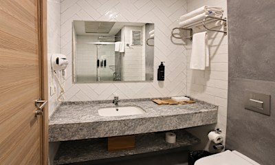Trendy Queen Room